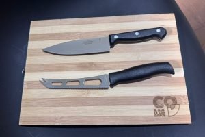 Set Cuchillos sobre tabla